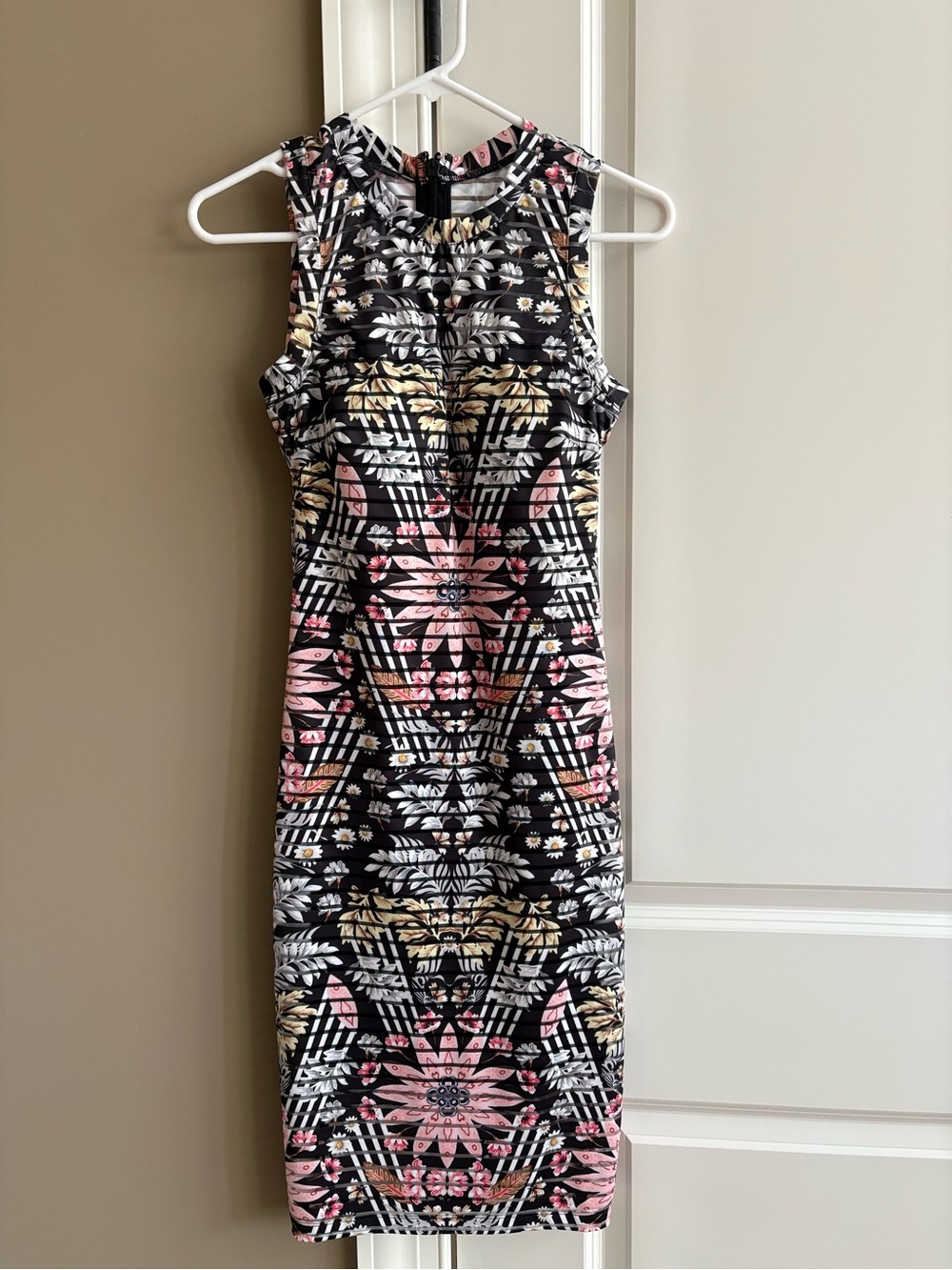 GUESS sleeveless black and pink midi dress